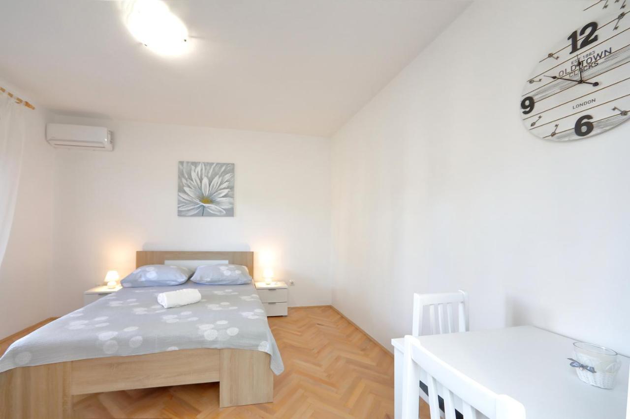 Apartmani Jagoda ビビニェ エクステリア 写真
