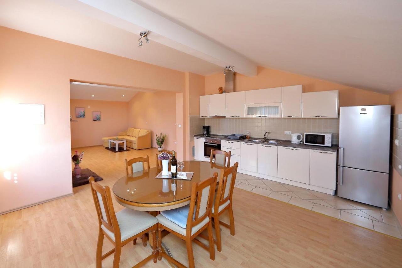 Apartmani Jagoda ビビニェ エクステリア 写真