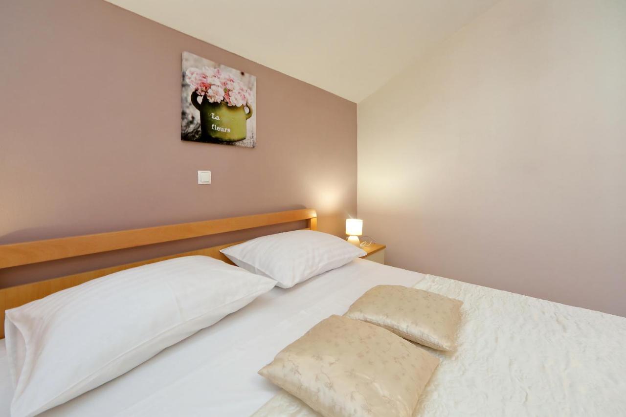 Apartmani Jagoda ビビニェ エクステリア 写真